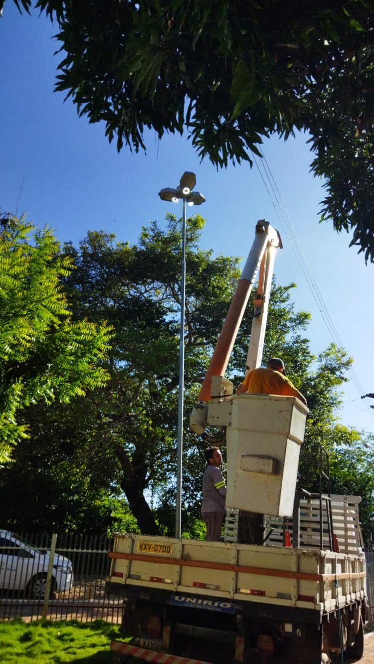 Infraestrutura intensifica serviços de Iluminação para atender as zonas urbana e rural de Floriano