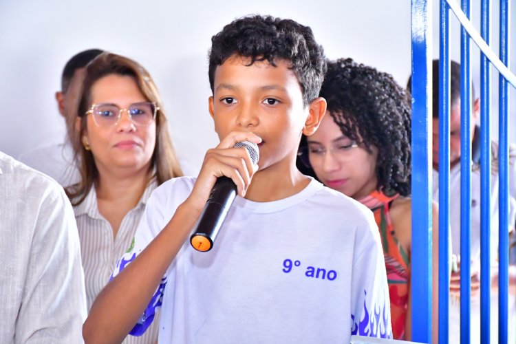 Educação de Floriano entrega da reestruturação da Escola Municipal Dona Aleluia