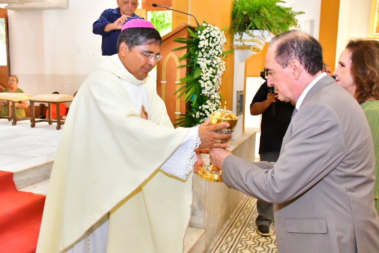 Missa em ação de graças e hasteamento de bandeiras precedem solenidade de posse do prefeito e vice de Floriano