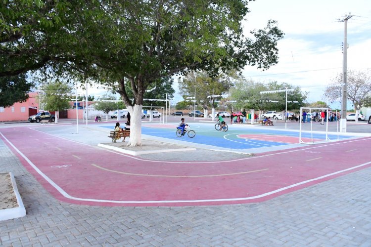 Praça do bairro Taboca é reurbanizada e devolvida pela Prefeitura de Floriano à população