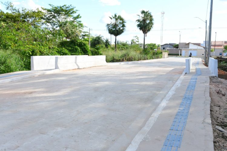 Prefeitura entrega duas importantes pontes à população nos 128 anos de Floriano