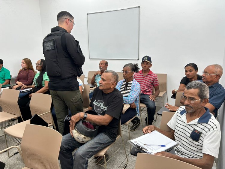 Vigilância Sanitária de Floriano alinha ações de fiscalização de animais nas ruas