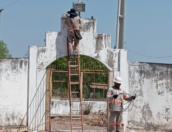 Prefeitura de Floriano realiza manutenção nos cemitérios para o Dia de Finados