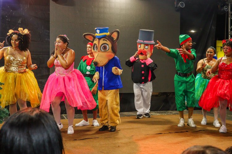 ‘Acender das Luzes’ marca abertura da programação de fim de ano da Prefeitura de Floriano