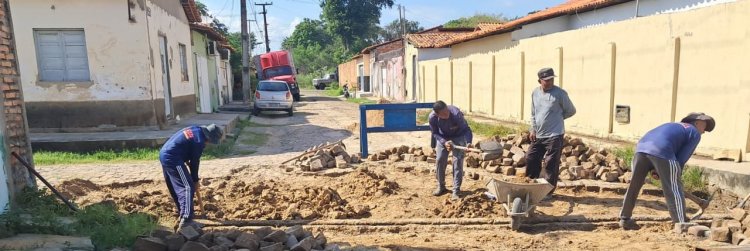 Prefeitura executa operação Tapa-buracos em 13 bairros de Floriano no mês de janeiro