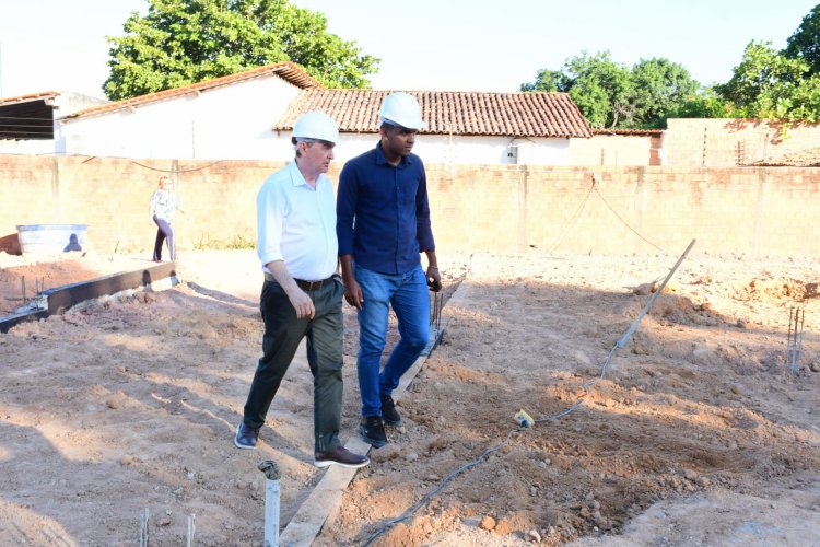 Equipe da Prefeitura de Floriano acompanha obras de reforma e ampliação em UBSs e escolas municipais