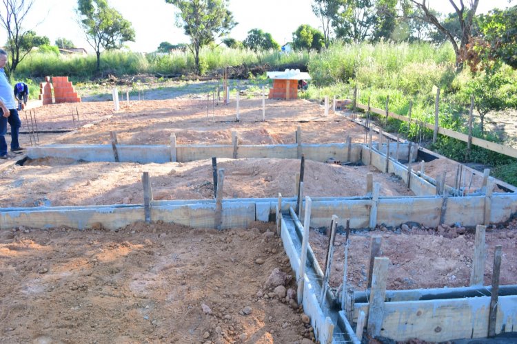 Equipe da Prefeitura de Floriano acompanha obras de reforma e ampliação em UBSs e escolas municipais