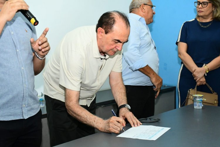 Prefeitura de Floriano assina ordens de serviço para obras de infraestrutura, lazer e educação no município