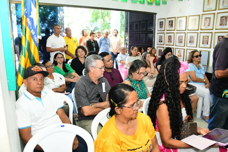 Prefeitura de Floriano assina ordens de serviço para obras de infraestrutura, lazer e educação no município