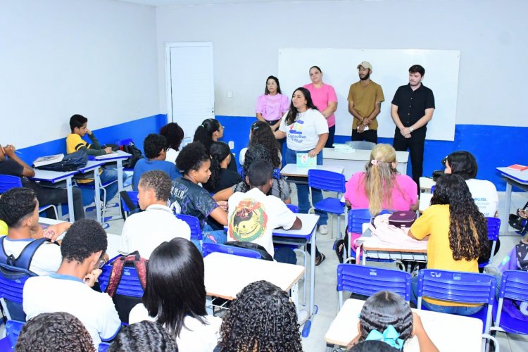 Ação do Selo UNICEF leva orientação sobre gravidez na adolescência e atualização vacinal à Escola Padre Pedro Oliveira