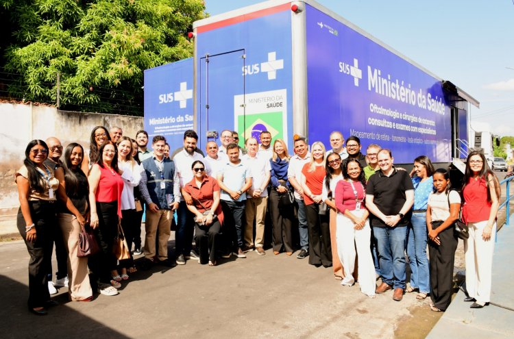 Gestores da região visitam serviços da Carreta da Oftalmologia em Floriano
