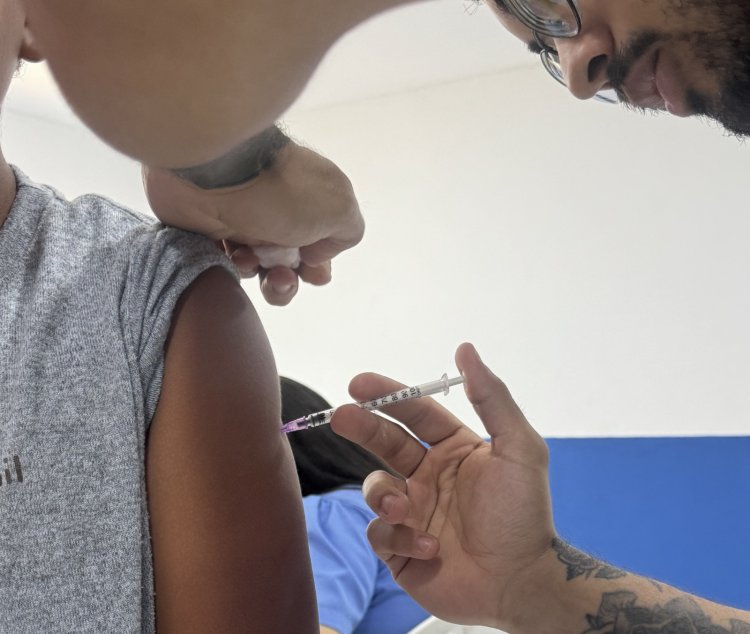 Saúde realiza ação de vacinação no Papa Pombo e reforça proteção de crianças e adolescentes