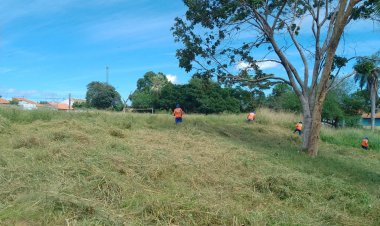 Floriano: Infraestrutura e Esportes iniciam roço e capina nos campos de várzea da cidade