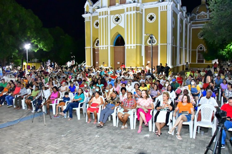 Prefeitura de Floriano promove apresentação da Orquestra Canta Luiz em praça pública