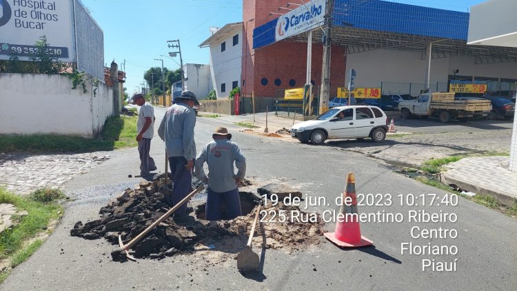 Infraestrutura de Floriano faz manutenção contínua com tapa-buracos nas ruas e iluminação pública