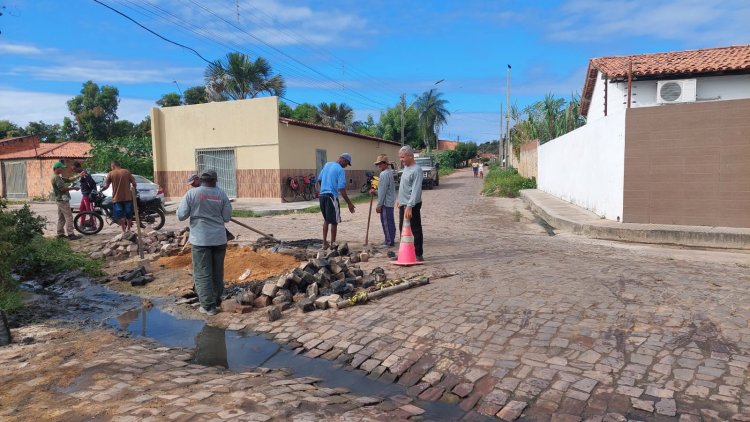 Infraestrutura de Floriano faz manutenção contínua com tapa-buracos nas ruas e iluminação pública
