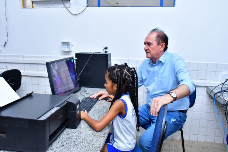 126 anos: Floriano abre aniversário com entrega de laboratório de informática reestruturado
