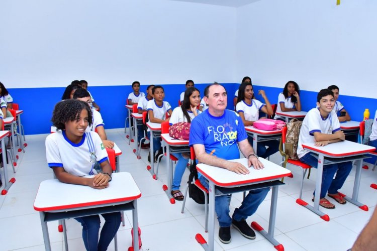 126 anos: Prefeitura de Floriano entrega escola do Amolar reestruturada e renomeada