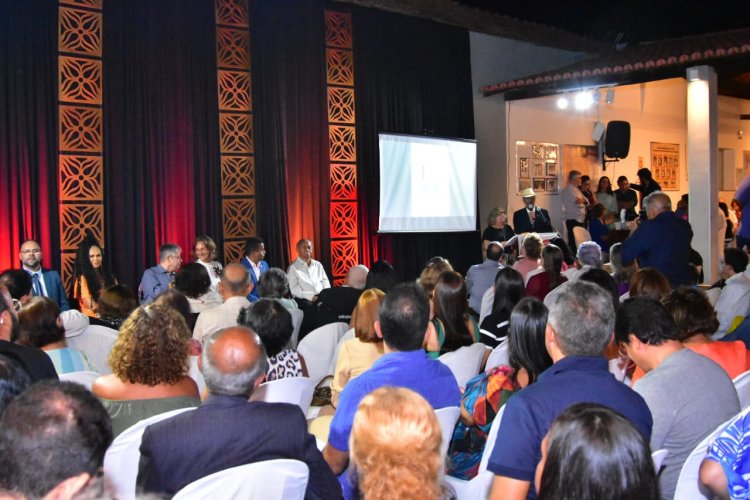 126 anos: Prefeitura apoia lançamento da 10ª edição do livro “Coleção Florianense”