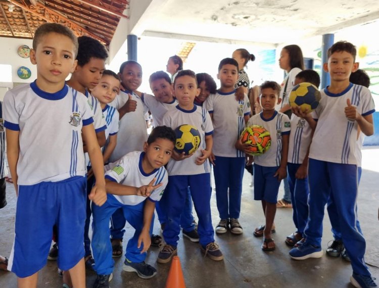Alunos da Escola Municipal Antonieta Castro participam de ação de incentivo à atividade física  