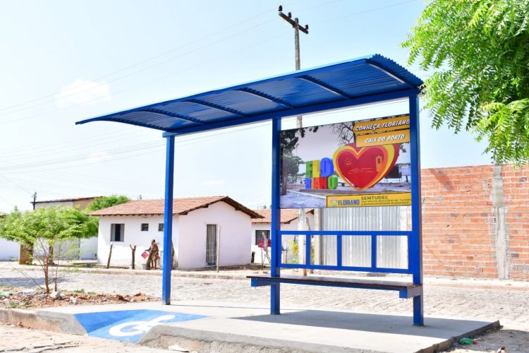 Prefeitura de Floriano executa projeto piloto de instalação de paradas de ônibus