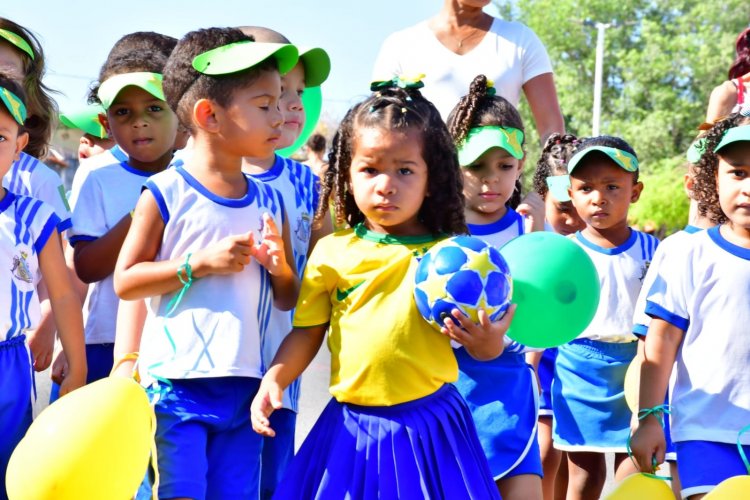 Escolas Municipais de Floriano antecipam o desfile de 7 de setembro