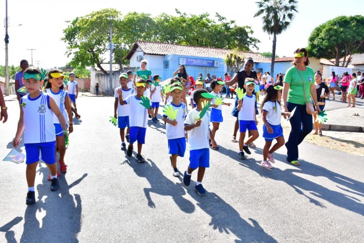 Escolas Municipais de Floriano antecipam o desfile de 7 de setembro