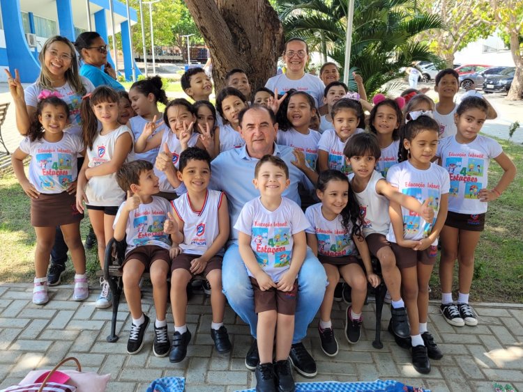 Prefeito Antônio Reis recebe visita de alunos pelo Dia da Árvore