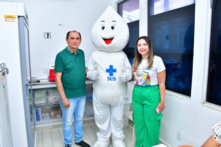 Prefeito Antônio Reis e Zé Gotinha visitam postos de saúde em Dia D de Vacinação