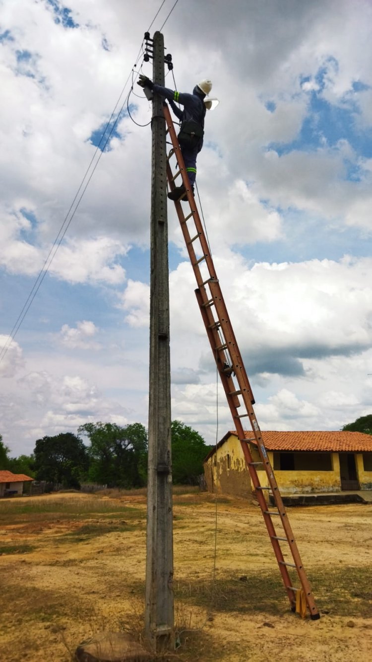 Infraestrutura recupera iluminação pública em onze localidades rurais de Floriano
