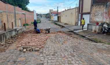 Infraestrutura: ruas de 13 bairros de Floriano recebem manutenção de tapa-buracos