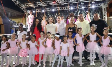 Prefeitura de Floriano realiza cantata natalina e ato do acender de luzes do Natal