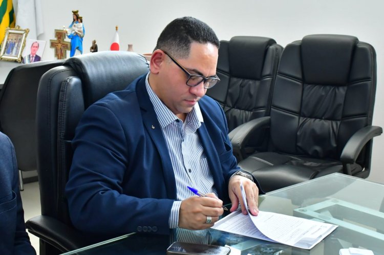 Prefeitura de Floriano assina contrato com a banca responsável pelo Processo Seletivo 2024