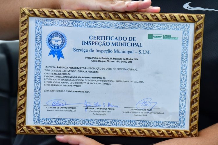 Prefeitura de Floriano entrega 1° selo de Inspeção Municipal