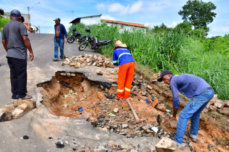 SEINFRA realiza obras de tapa-buracos no Planalto Sambaíba e desobstrução em ruas de Floriano