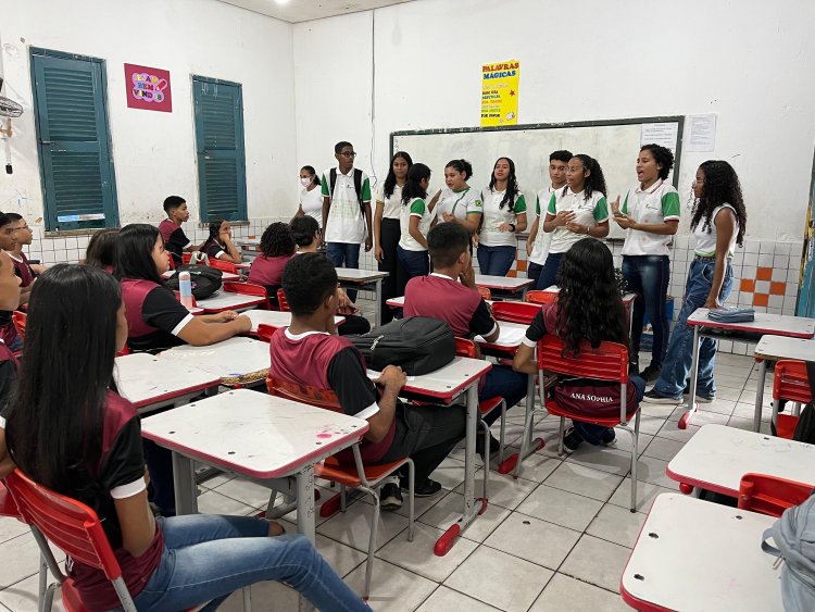 Escola Getúlio Vargas recebe visita de ex-alunos aprovados nos seletivos do IFPI e CTF 2024