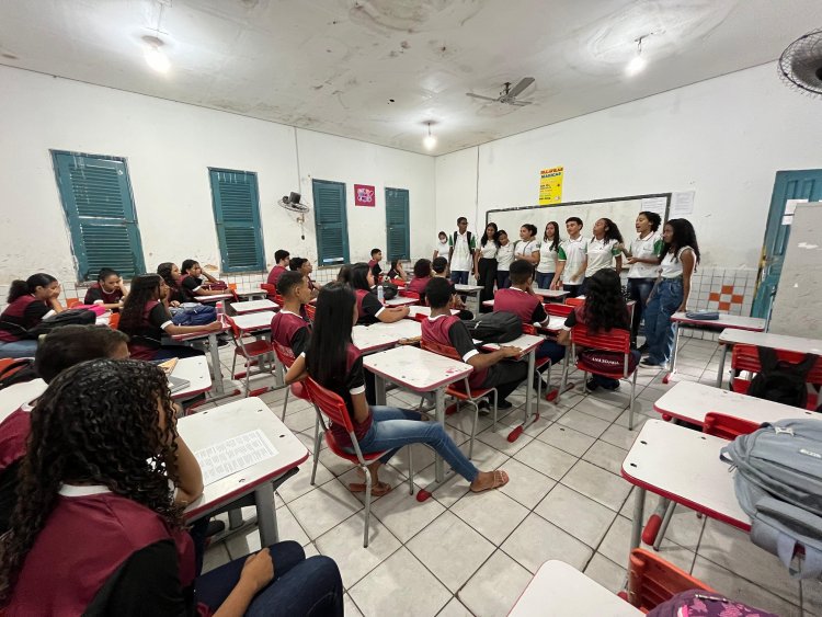 Escola Getúlio Vargas recebe visita de ex-alunos aprovados nos seletivos do IFPI e CTF 2024