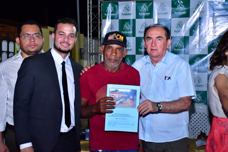 Prefeitura de Floriano entrega 61 títulos de Regularização Fundiária no bairro Cajueiro II