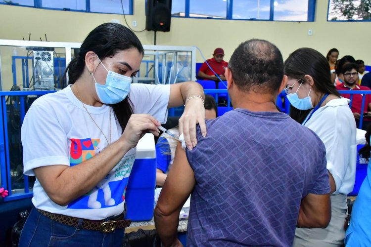Mais de mil pessoas são imunizadas em mutirão de vacinação contra a gripe
