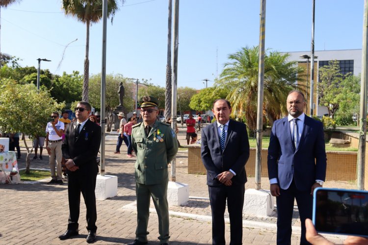 Comemoração pela Independência do Brasil é marcada por Desfile Cívico em Floriano