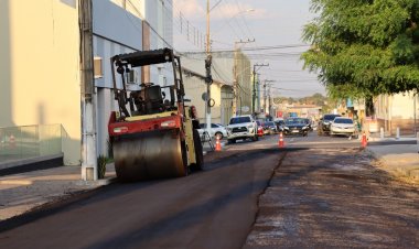Rua São João recebe pavimentação asfáltica que beneficiará centenas de moradores da região