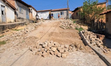 Dezesseis ruas de Floriano recebem manutenção da pavimentação poliédrica