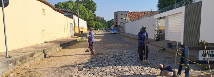 Mobilidade: Treze ruas de Floriano passam por manutenção da pavimentação poliédrica