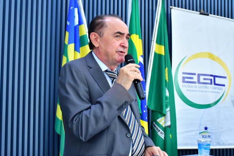 Servidores da Prefeitura de Floriano participam de seminário do TCE-PI