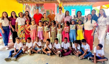 Comitiva da educação de Floriano visita escola municipal em São Raimundo Nonato
