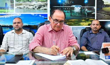 Minha Casa, Minha Vida: Prefeito Antônio Reis assina contratos para a construção de 372 casas em Floriano