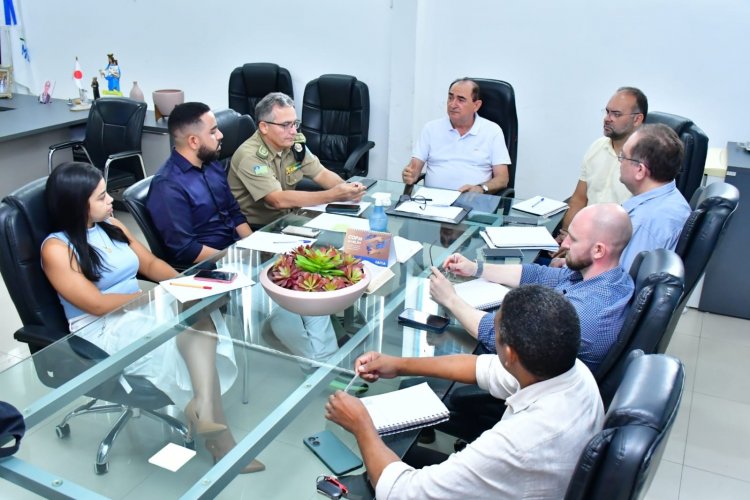 Prefeito Antônio Reis cria Comitê Gestor de Crise e discute ações de prevenção às chuvas em Floriano