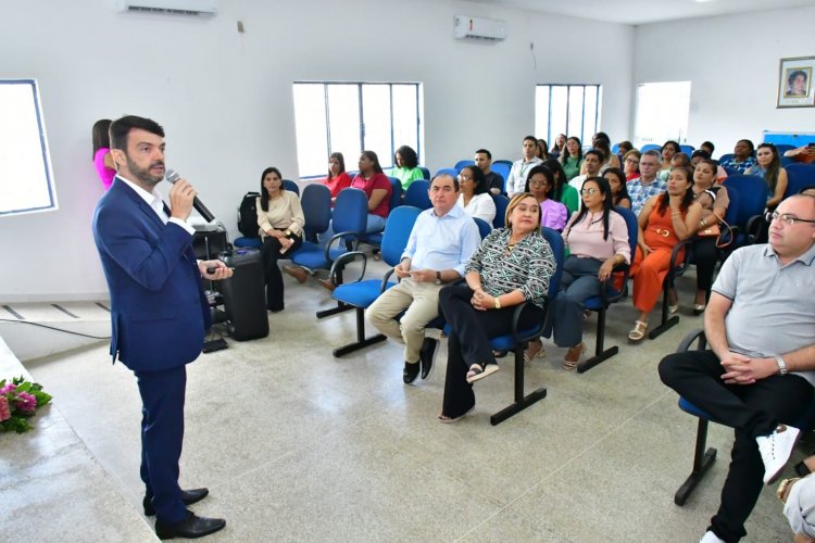 Professores da rede municipal de Floriano recebem certificado da Jornada de Educação Financeira SICREDI