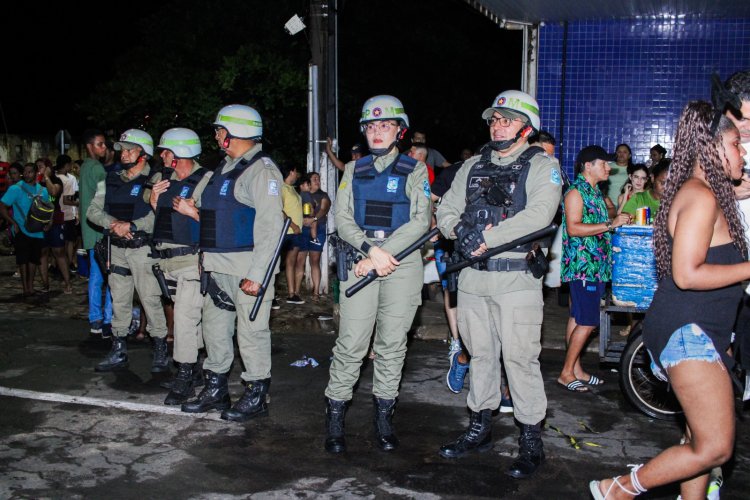 Arrastão com Tony Salles marca abertura do Carnaval 2025 de Floriano