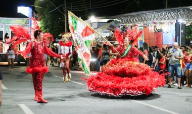 Carnaval de Floriano: escolas de samba brilham na Avenida Getúlio Vargas
